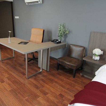 Nexus Business Suite Hotel Шах Алам Стая снимка